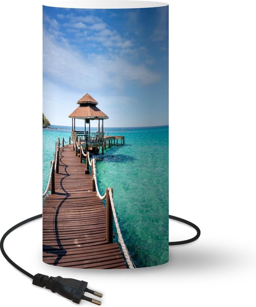 Lamp - Nachtlampje - Tafellamp slaapkamer - Zee - Pier - Bar - 33 cm hoog - Ø15.9 cm - Inclusief LED lamp