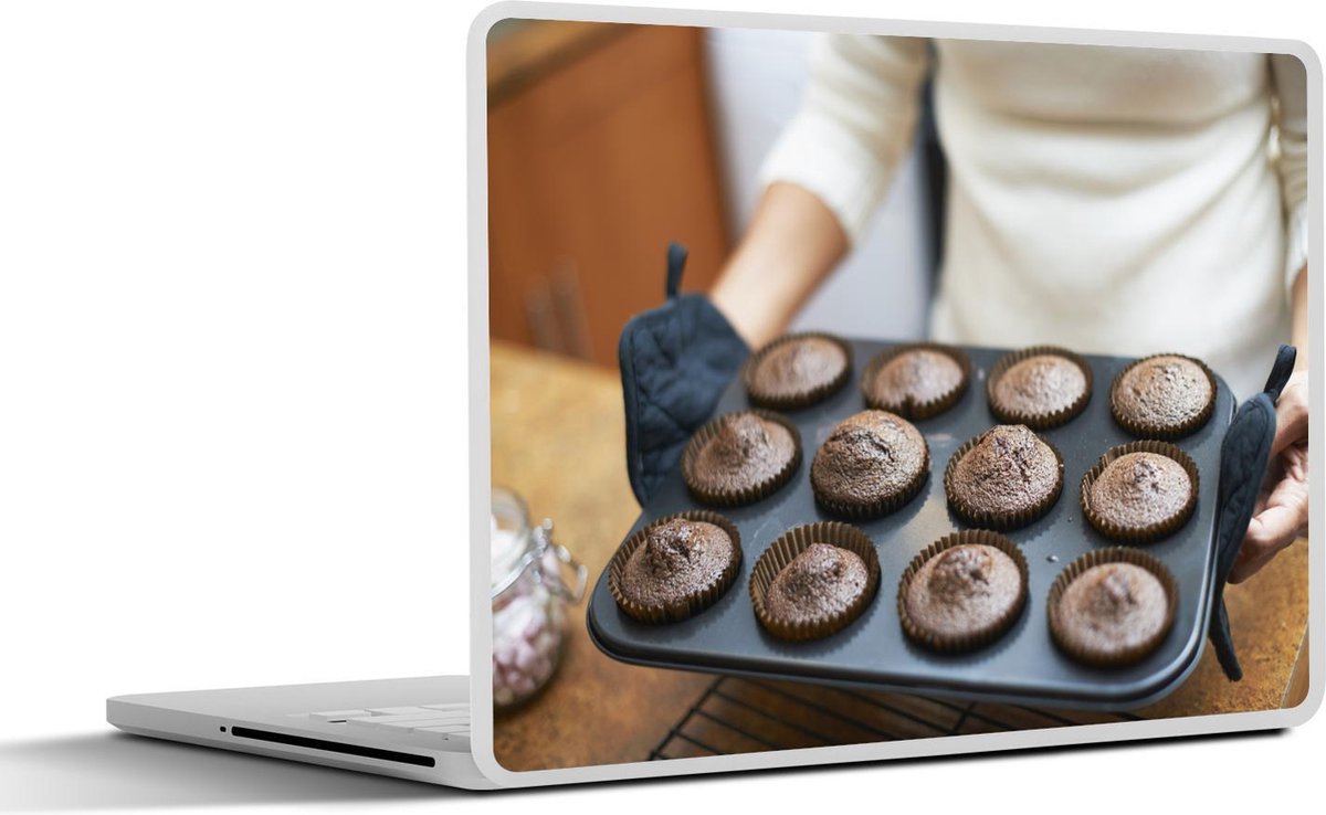 Afbeelding van product SleevesAndCases  Laptop sticker - 11.6 inch - Een schaal met versgebakken cupcakes