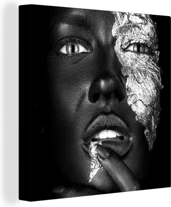 Canvas Schilderij Donkere vrouw met gouden gezicht - zwart wit - 50x50 cm - Wanddecoratie