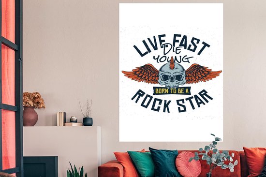 Poster 120x180 cm - Vintage - Spreuken - Quotes - 'Live fast die young, born to be a rock star' - Posters - Kamer decoratie - Wanddecoratie woonkamer - Muurdecoratie slaapkamer XXL - Vaderdag cadeau - Geschenk - Cadeautje voor hem - Tip - Mannen