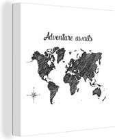 Canvas Wereldkaart - 20x20 - Wanddecoratie Wereldkaart - Quote - Adventure Awaits