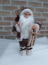 Kerstman met slee bruine winterjas 30cm hoog