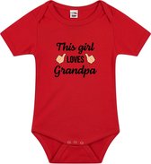 This girl loves grandpa tekst baby rompertje rood meisjes - Cadeau opa - Babykleding 56 (1-2 maanden)