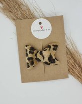 Haarstrik Ariël - strik van 9 cm - zeemeermin - furry - harig - vacht - leopard - luipaard - bruin - haaraccessoires - baby meisjes kids - haarspeldjes - haarclip