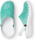 Boven- en zijaanzicht van een witte klomp met turquoise opdruk van medische symbolen.