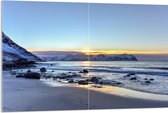 Acrylglas - Zachte Ochtendzon op Eiland van Noorwegen - 120x80 cm Foto op Acrylglas (Met Ophangsysteem)