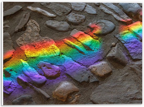 PVC Schuimplaat - Regenboog Lichtstralen op Stenen - 40x30 cm Foto op PVC Schuimplaat (Met Ophangsysteem)