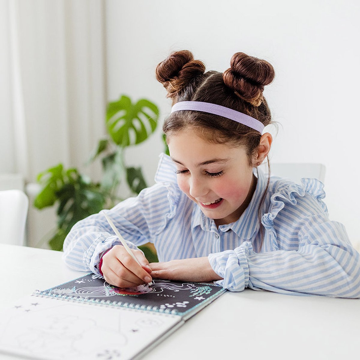 Totum Disney 100 krasplaten sticker en kleurboek scratch art Disney classics limited edition jubileum editie 100 jarig bestaan Disney — afbeelding 5