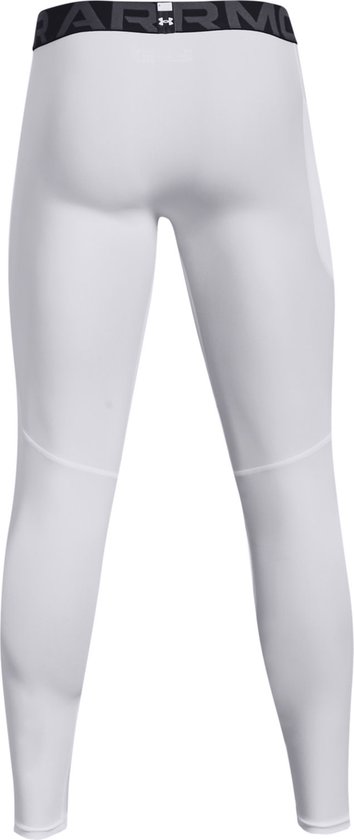 Achterkant van een witte sportlegging met zwarte band met logo.