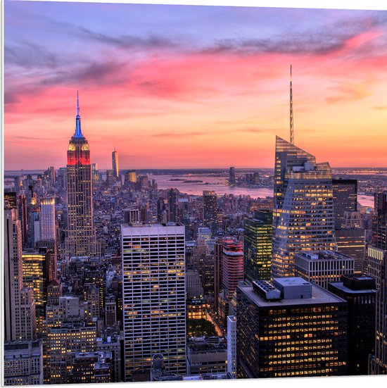 WallClassics - PVC Schuimplaat- Uitzicht over de Stad New York bij Zonsopkomst - 80x80 cm Foto op PVC Schuimplaat