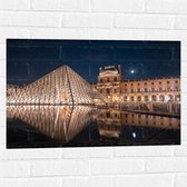 Muursticker - Verlicht Louvre in Parijs, Frankrijk - 75x50 cm Foto op Muursticker