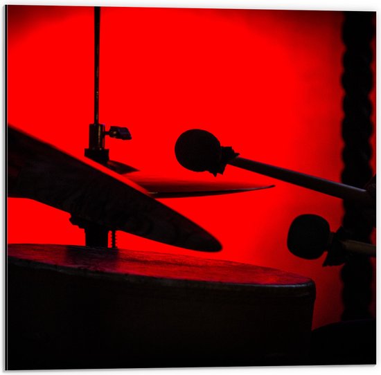 Dibond - Drumtoestel in Rood Licht - 50x50 cm Foto op Aluminium (Met Ophangsysteem)