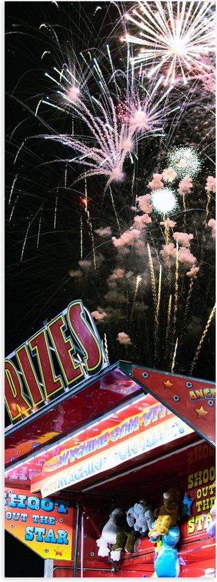 Poster Glanzend – Vuurwerklshow boven Stand op Kermis - 20x60 cm Foto op Posterpapier met Glanzende Afwerking