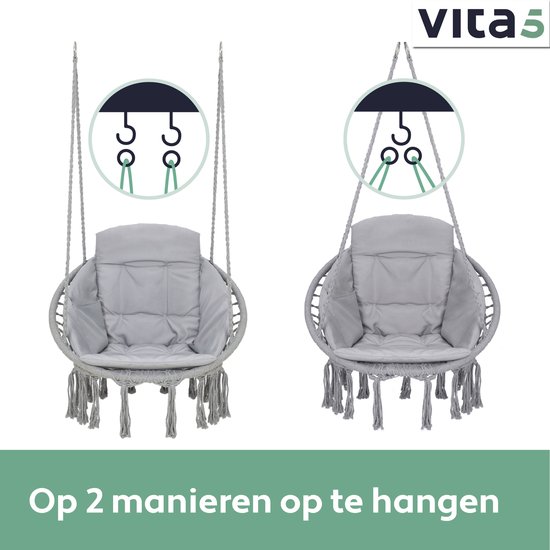 Grijze macramé hangstoel met kussen en franjes, getoond met twee verschillende ophangsystemen.