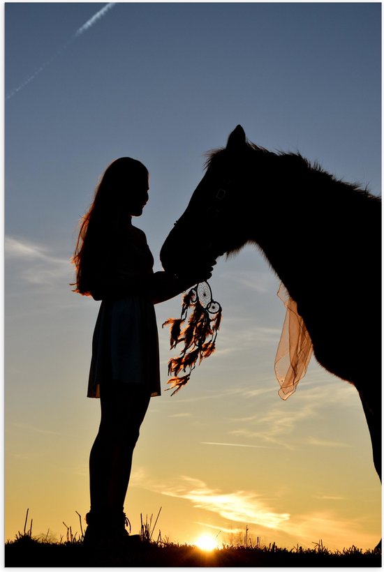 Poster Glanzend – Silhouet van Meisje met Dromenvanger bij Paard Tijdens Zonsondergang - 70x105 cm Foto op Posterpapier met Glanzende Afwerking