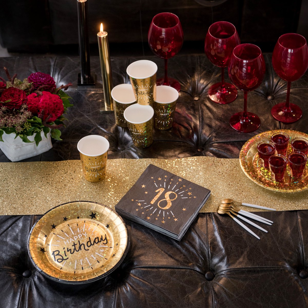 Santex Kerstdiner glitter tafelloper smal op rol - 2x - goud - 18 x 500 cm - polyester