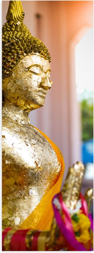 Poster Glanzend – Zijaanzicht van Goudkleurige Boeddha - 30x90 cm Foto op Posterpapier met Glanzende Afwerking