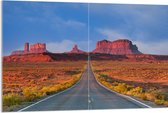 WallClassics - Acrylglas - Weg met Gele Streep naar Roze Rotsen - 120x80 cm Foto op Acrylglas (Met Ophangsysteem)