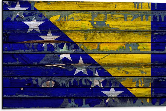 WallClassics - Dibond - Vlag van Bosnië op Houten Planken - 75x50 cm Foto op Aluminium (Met Ophangsysteem)