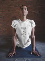 Shirt - Downward facing dog - Wurban Wear | Grappig shirt | Yoga | Unisex tshirt | Meditatie | Yoga kleding | Yoga mat | Wit
