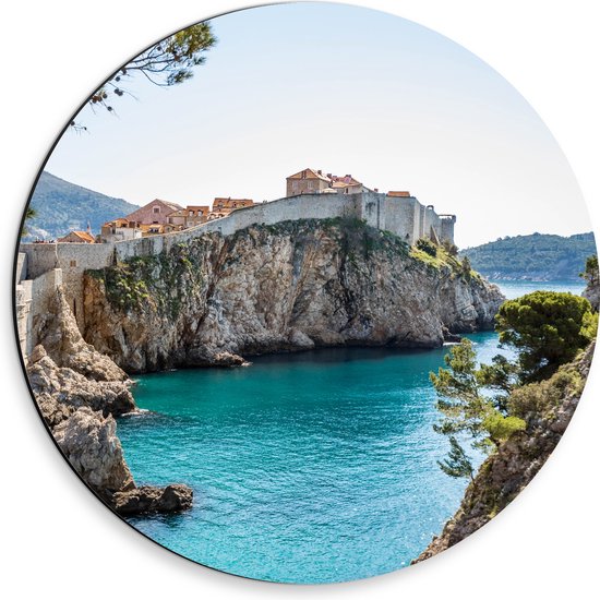 Dibond Muurcirkel - Rots in de Zee van Dubrovnik, Kroatië - 30x30 cm Foto op Aluminium Muurcirkel (met ophangsysteem)
