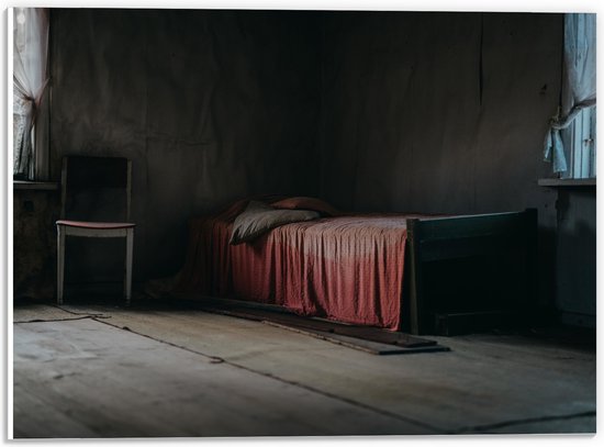 PVC Schuimplaat - Bed met Rood Dekbedovertrek in Houten Kamer - 40x30 cm Foto op PVC Schuimplaat (Met Ophangsysteem)