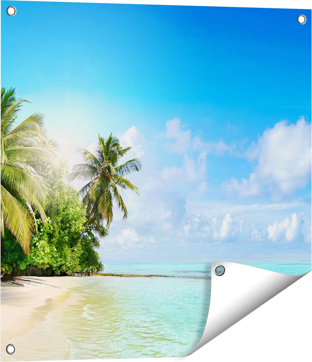Gards Tuinposter Tropisch Strand bij de Licht Blauwe Zee - 60x60 cm - Tuindoek - Tuindecoratie - Wanddecoratie buiten - Tuinschilderij Multikleur