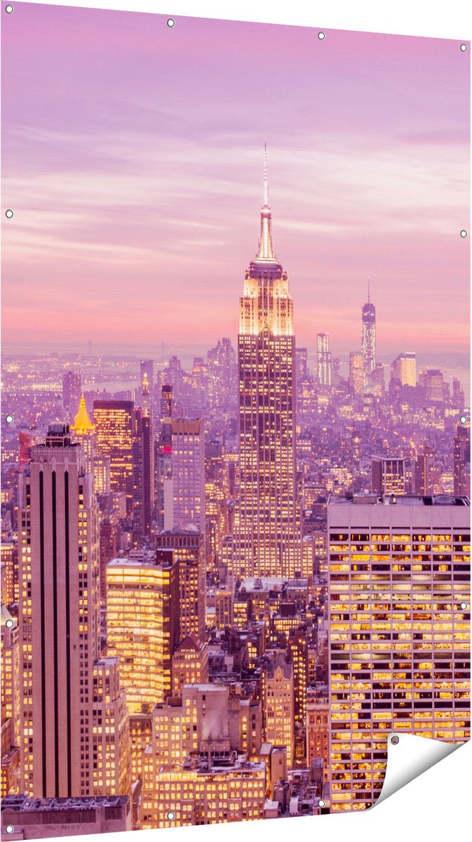 Gards Tuinposter New York Skyline met Lichten bij Zonsondergang - 120x180 cm - Tuindoek - Tuindecoratie - Wanddecoratie buiten - Tuinschilderij Multikleur