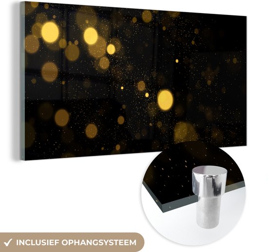 Glazen schilderij met abstracte gouden bokeh op zwart met close-up van het meegeleverde metalen ophangsysteem.