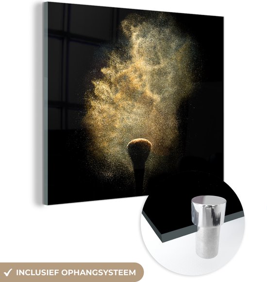 MuchoWow® Glasschilderij 20x20 cm - Schilderij acrylglas - Goud poeder op een zwarte achtergrond - Foto op glas - Schilderijen
