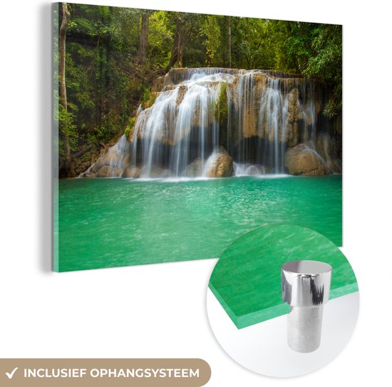 MuchoWow® Glasschilderij 150x100 cm - Schilderij acrylglas - Een waterval met groene omgeving in het Nationaal park Erawan in Thailand - Foto op glas - Schilderijen
