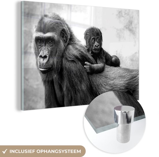 MuchoWow® Glasschilderij 90x60 cm - Schilderij acrylglas - Illustratie gorilla met jong - zwart wit - Foto op glas - Schilderijen