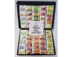 Thee Proeverij Pakket | Theepakket met 50 verschillende theesmaken met Mystery Card 'Merry Christmas & Happy New Year' met persoonlijke (video)boodschap | Verjaardag | Sinterklaas | Kerstpakket | Vaderdag | Moederdag | Jubileum | Valentijnsdag