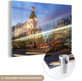 MuchoWow® Glasschilderij 60x40 cm - Schilderij acrylglas - Gran Vía in Madrid tijdens de schemering - Foto op glas - Schilderijen