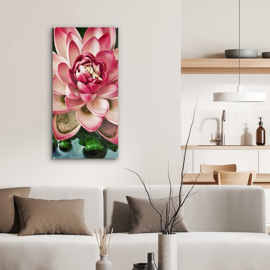 Peinture sur verre MuchoWow® 40x80 cm - Peinture acrylique sur verre - Une carpe koï avec une fleur rose - Photo sur verre - Peintures