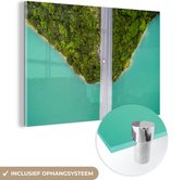 MuchoWow® Glasschilderij 60x40 cm - Schilderij acrylglas - Luchtfoto van glasheldere oceaan en een weg - Foto op glas - Schilderijen