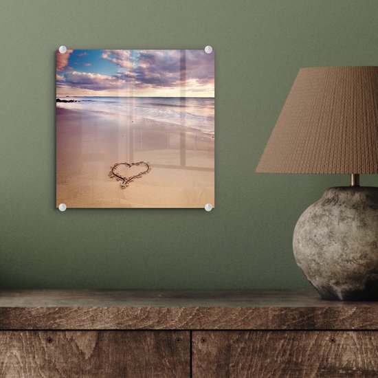 MuchoWow® Glasschilderij 20x20 cm - Schilderij acrylglas - Nederland - Hart - Strand - Foto op glas - Schilderijen