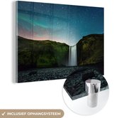MuchoWow® Glasschilderij 90x60 cm - Schilderij acrylglas - Een waterval in IJsland bij nacht - Foto op glas - Schilderijen