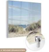 MuchoWow® Glasschilderij 20x20 cm - Schilderij acrylglas - Boot - Zee - Strand - Foto op glas - Schilderijen
