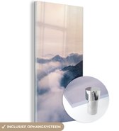 MuchoWow® Glasschilderij 20x40 cm - Schilderij acrylglas - Mist trekt over een gebergte - Foto op glas - Schilderijen