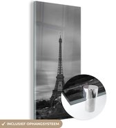 MuchoWow® Glasschilderij 20x40 cm - Schilderij acrylglas - Eenzame Eiffeltoren - Foto op glas - Schilderijen