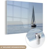 MuchoWow® Glasschilderij 120x80 cm - Schilderij acrylglas - Zeilboot zeilt bij heldere lucht - Foto op glas - Schilderijen