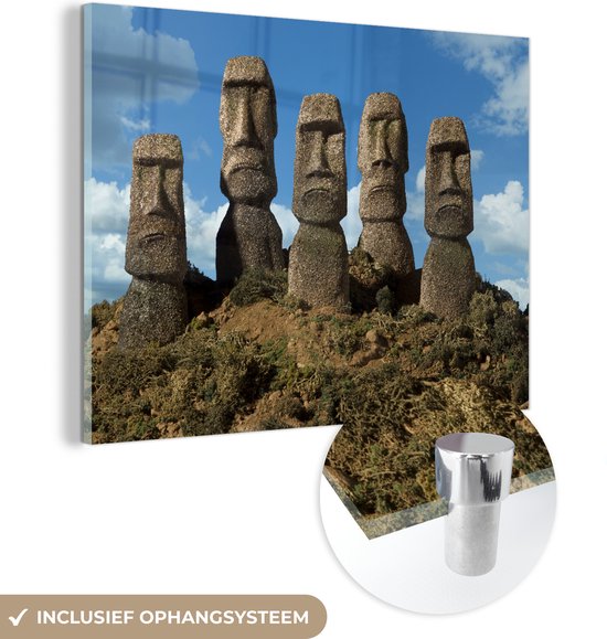 MuchoWow® Glasschilderij 160x120 cm - Schilderij acrylglas - Vier moai standbeelden staan in een rij op Paaseiland - Foto op glas - Schilderijen