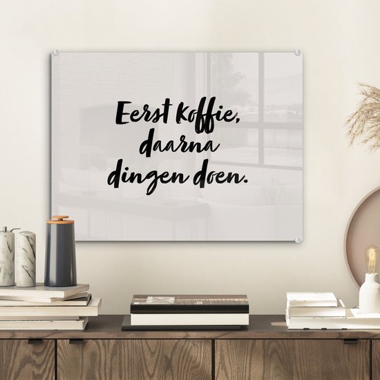 MuchoWow® Glasschilderij 40x30 cm - Schilderij acrylglas - Quote - Eerst koffie, daarna dingen doen - Taupe - Foto op glas - Schilderijen