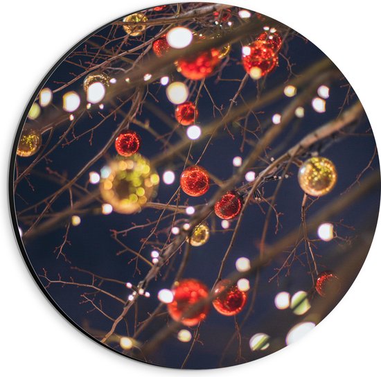Dibond Muurcirkel - Lampjes en Kerstballen in de Boom - 20x20 cm Foto op Aluminium Muurcirkel (met ophangsysteem)