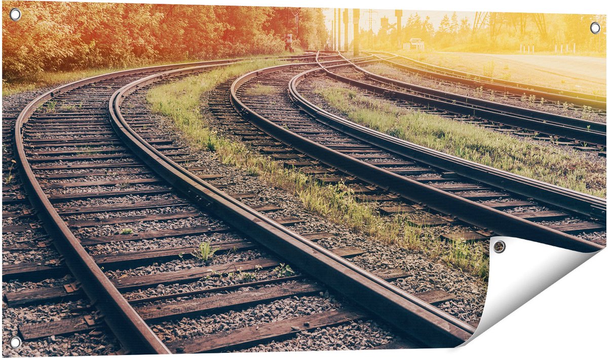 Gards Tuinposter Rails Spoorwegen naast Elkaar - 100x50 cm - Tuindoek - Tuindecoratie - Wanddecoratie buiten - Tuinschilderij Multikleur