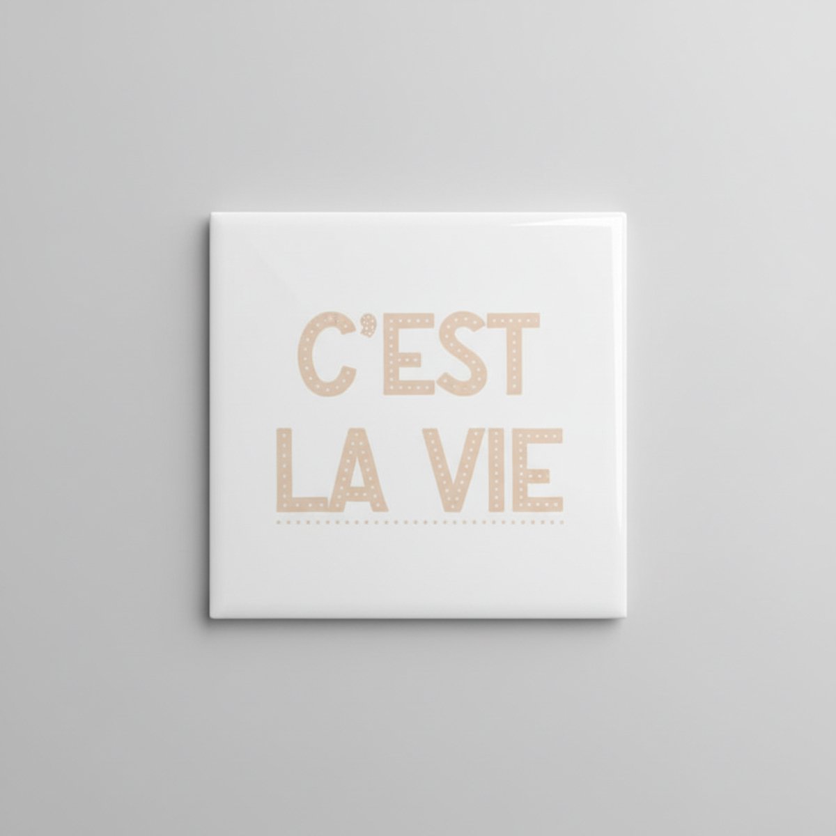 Keramische Decoratieve Tegel 15x15 cm – Minimalistisch “C’est La Vie” Typografie Design – 