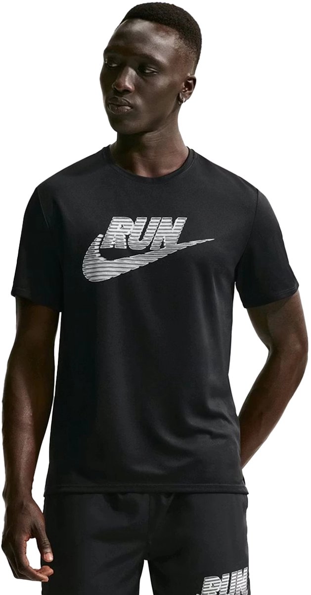 Nike dri-fit uv miler run energy t-shirt in de kleur . Zwart