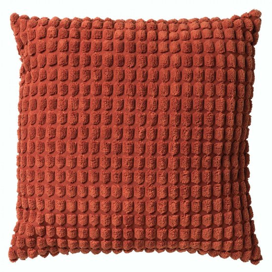 Oranje sierkussen van 45x45 cm met een gewafeld, bolletjespatroon.