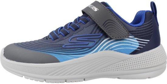 Blauwe Skechers sneaker met grijze en witte accenten, klittenbandsluiting en veters. Geschikt voor jongens.